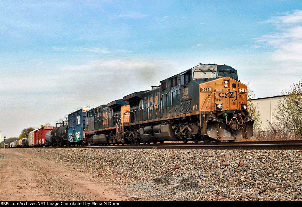 CSX 513 on M-409